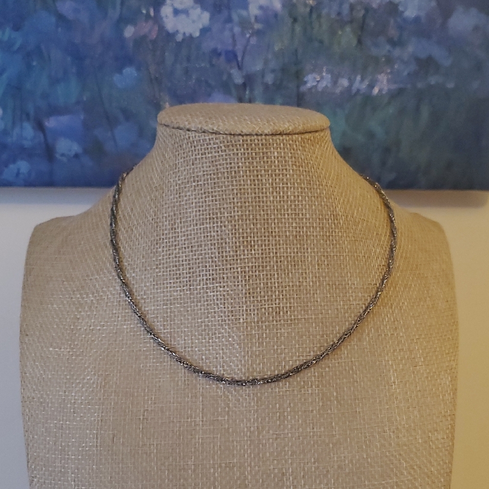 Elegant Silver-tone Necklace